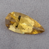 Золотистый берилл гелиодор отличной российской огранки формы груша, вес 3.4 карат, размер 16.9х8мм (beryl0349)