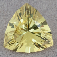 Золотистый берилл гелиодор точной огранки формы триллион, вес 3 кт, размер 11х10.9х6 мм (beryl0369)