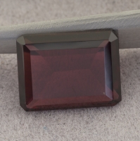 Гранат пироп-альмандин формы октагон, вес 3.93 карат, размер 11.1х8.56мм (garnet0097)