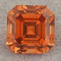 Оранжевый гранат гроссуляр точной огранки формы октагон, вес 2.06 кт, размер 6.6х6.6x4.9 мм (garnet0108)