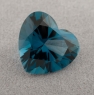 Голубой топаз london blue отличной российской огранки формы сердце, вес 11.1 карат, размер 15х14мм (london0137)