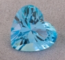 Небесно-голубой топаз отличной российской огранки формы сердце, вес 10.75 карат, размер 13.7х14.7мм (sky0168)