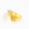 Золотистый сфен триллион вес 0.66 карат, размер 6.3х5мм (sphene0033)