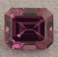 Пурпурная шпинель точной огранки формы октагон, вес 0.8 кт, размер 5.35х4.6x3.5 мм (spinel0515)