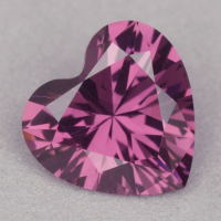 Пурпурно-розовая шпинель точной огранки формы сердце, вес 1.33 кт, размер 7.09х7.31x4.26 мм (spinel0551)