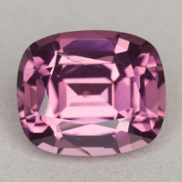 Пурпурно-розовая шпинель точной огранки формы кушон, вес 2.16 кт, размер 8.2х6.9x4.7 мм (spinel0606)