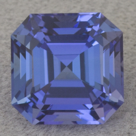 Яркий фиолетово-синий танзанит точной огранки формы ашер, вес 3.34 кт, размер 8.25х8.2x6.2 мм (tanz0535)