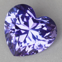Фиолетово-синий танзанит точной огранки формы сердце, вес 7.49 кт, размер 11.55х12.17x8.64 мм (tanz0571)