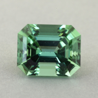 Светло-зеленый турмалин точной огранки формы октагон, вес 2 кт, размер 8х6.5х5.1 мм (turm0429)
