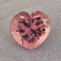 Персиково-розовый турмалин рубеллит отличной российской огранки формы сердце, вес 3.63 карат, размер 9.5х10мм (turm0742)