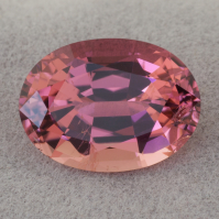 Ярко-розовый турмалин рубеллит точной огранки формы овал, вес 6.93 кт, размер 14.2х10.5х7.3 мм (turm0799)