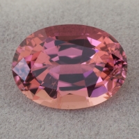Ярко-розовый турмалин рубеллит отличной российской огранки формы овал, вес 6.93 карат, размер 14.2х10.5мм (turm0799)