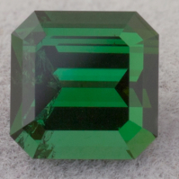 Зелёный турмалин верделит точной огранки формы октагон, вес 1.24 кт, размер 6х6х4.2 мм (turm0809)