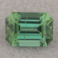 Голубовато-зелёный турмалин точной огранки формы октагон, вес 0.83 кт, размер 6.5х4.6x3.8 мм (turm0840)