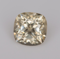 Светло-золотистый циркон формы антик, вес 2.25 кт, размер 7х6.8х4.9 мм (zircon0204)