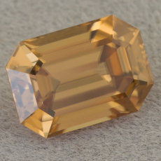 Оранжевато-жёлтый циркон точной огранки формы октагон, вес 4.45 кт, размер 10.1х7.16x5.17 мм (zircon0264)
