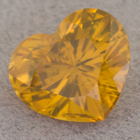 Медово-жёлтый циркон точной огранки формы сердце, вес 3.2 кт, размер 7.85х9.15x5.65 мм (zircon0270)
